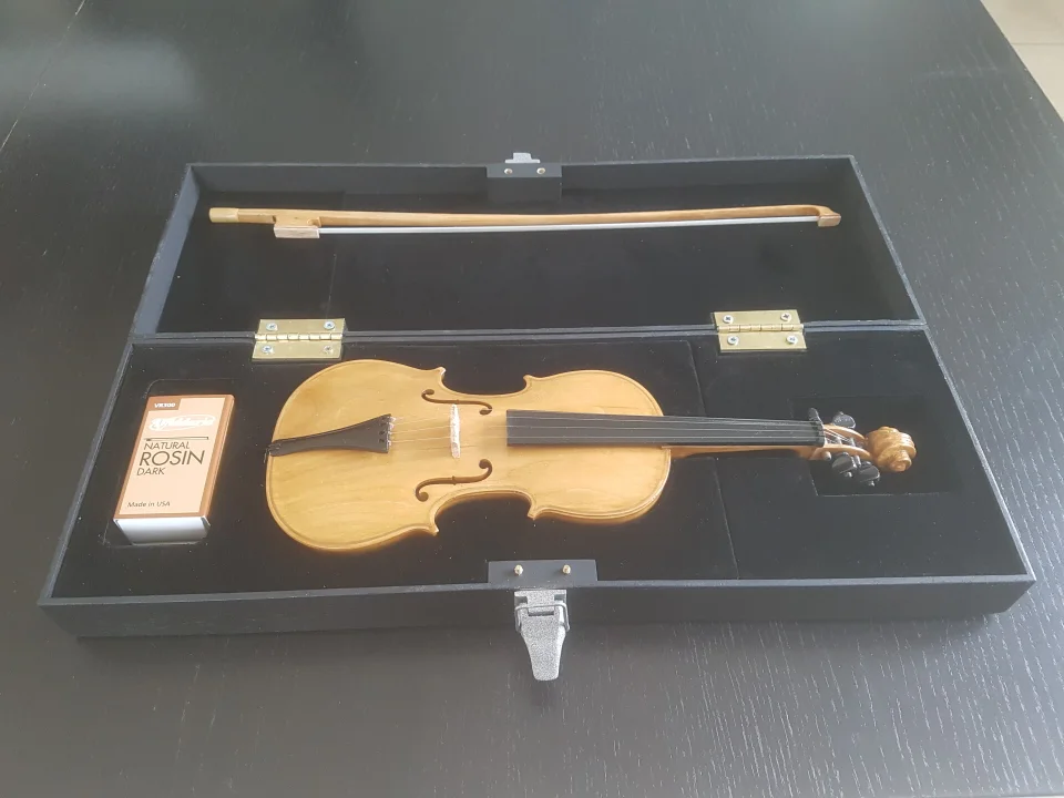 Violon en bois miniature échelle 1/2 avec son archer dans sa boite