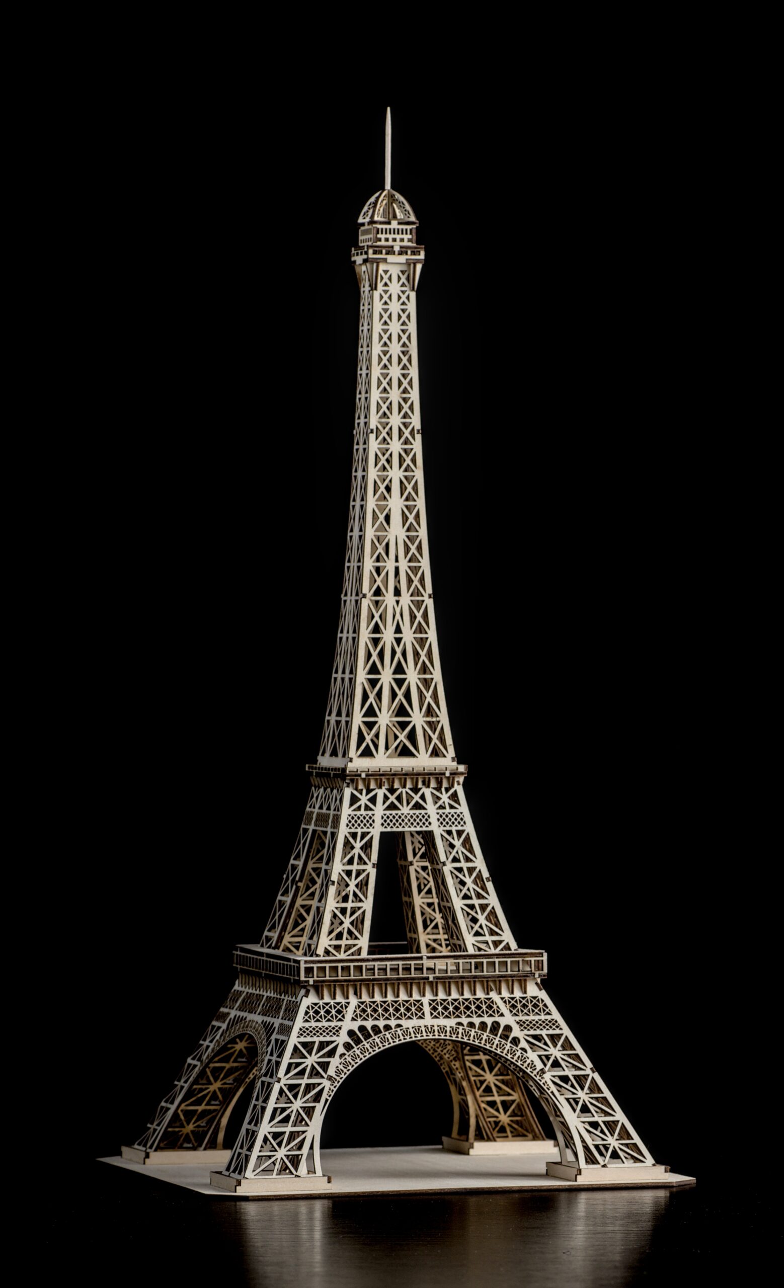 reproduction de la Tour Eiffel à l’échelle 1/650