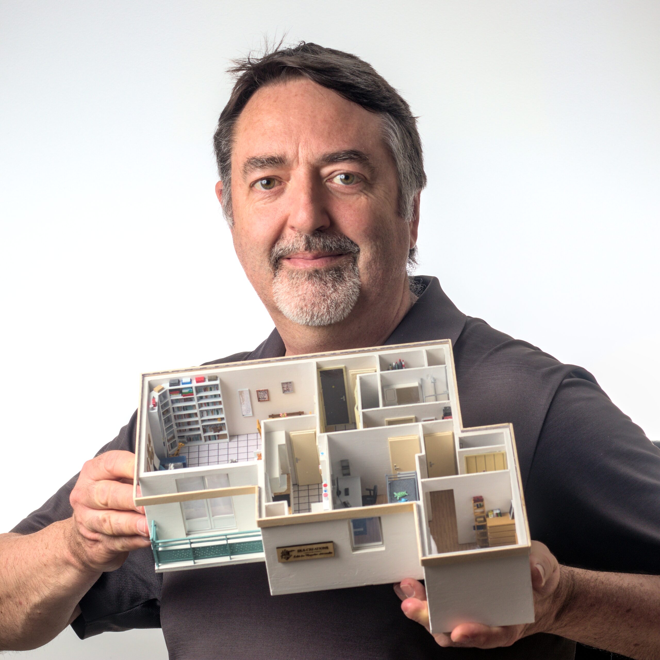 Maquettiste - Artisant - fabricant maquette maison sur mesure - reproduction miniature interieur maison - maquette haut de gamme avec details - creation de miniature sur commande