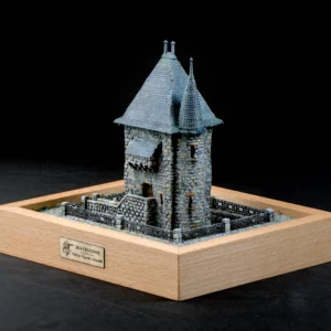 Maquette artisanale - Maison médiévale fortifiée avec douves