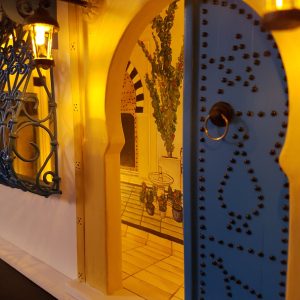 Façade miniature d'inspiration Tunisienne avec lumière